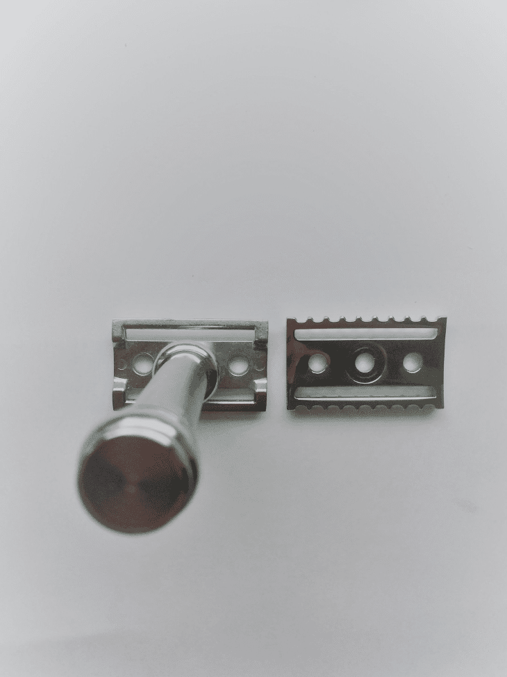 Closed-Comb Safety Razor vs Open Comb Safety Razor (close up photo)