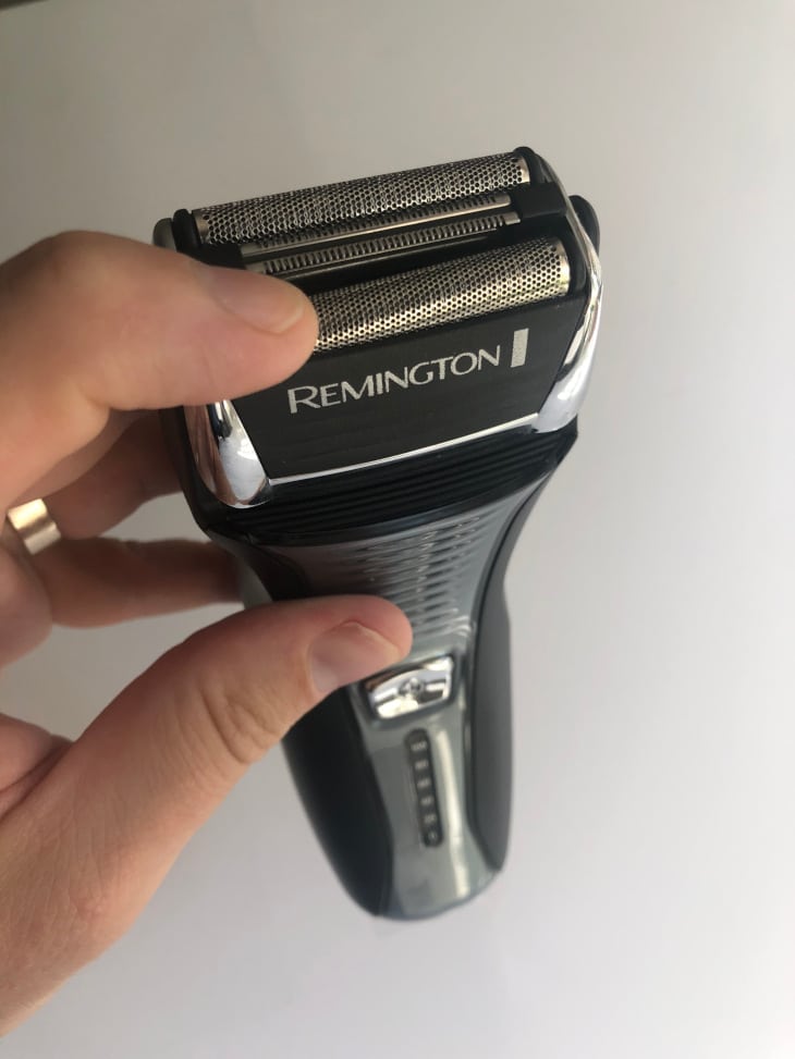 Remington F5-5800 Shaver Head Flexibility Test