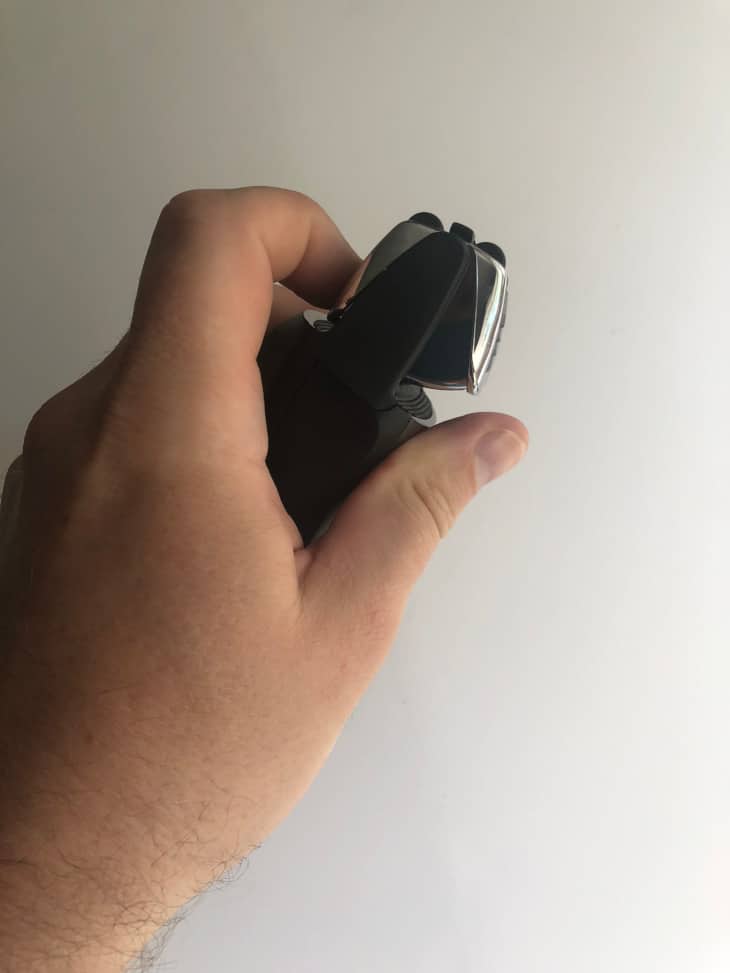 How the F5-5800 Shaver Head Articulates As You Shave (demonstration)