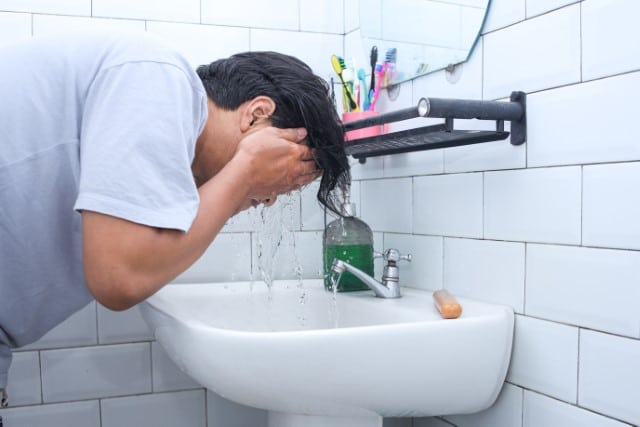 Using Cold Water In the Place of an Aftershave